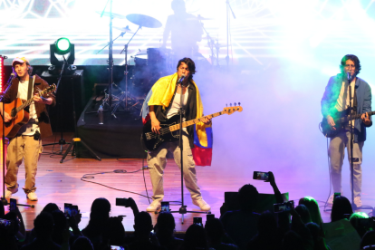 Timo sobre el escenario del teatro Fedenador.