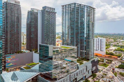 Bien. Xavier Jordan es dueño del departamento 3081 del Rise Condominium. Pero no registra a su nombre, sino a nombre de la empresa New Empire Location LLC, en Miami.