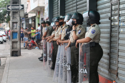 Policía resguarda el suburbio de Guayaquil para evitar saqueos