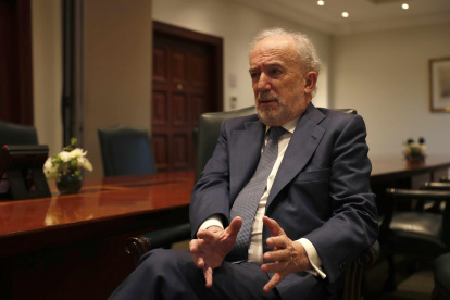 Santiago Muñoz Machado, director de la Real Academia Española (RAE), habla durante una entrevista con Efe, el 14 de junio de 2022, en Lima