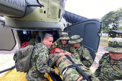 Evacuación. Los afectados fueron evacuados para recibir atención médica.