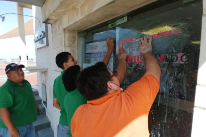 Acción. Los sellos de clausura se retiraron esta tarde.