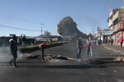 La situación aún no era controlada por las autoridades y la estación central de la Ecovía permanecía aún cerrada.