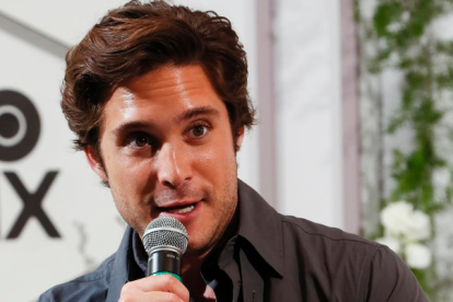 El actor mexicano Diego Boneta habla durante una rueda de prensa