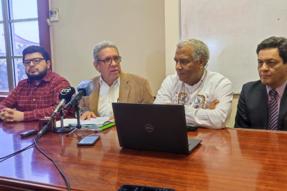 Cuatro de los seis comisionados se presentaron este jueves en la Gobernación del Guayas.