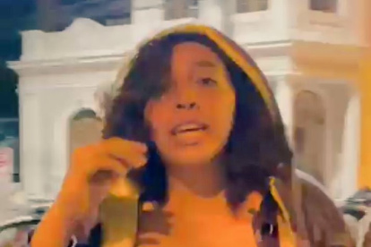 Detenida. Luego de vandalizar una patrulla, Alfonsina Ponguillo trata de convertirse en un caso para la organizaciones de derechos humanos.