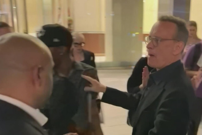 Tom Hanks durante el incidente en un restaurante de Nueva York.