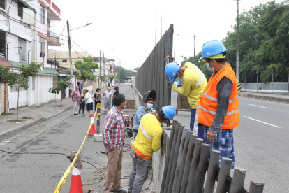 Medidas. Los vecinos de la Ferroviaria han colocado cercos eléctricos y cámaras de videovigilancia en sus viviendas para evitar ser blanco del hampa.