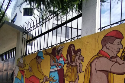 Sede. Desconocidos vandalizaron un mural en la sede de la Conaie