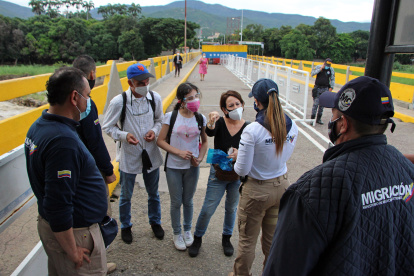 Cualquiera que sea el ganador de las elecciones presidenciales en Colombia abre las expectativas por las relaciones con Venezuela. / EFE Mario Caicedo