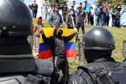 CIERRE DE VIAS EN SAN MIGUEL DEL COMUN PARROQUIA DE CALDERON , SANTA ROSA DE CUSUBAMBA  EN CAYAMBERUTA VIVA (FOTO) .René Fraga, Quito 17 de junio del 2022. Agencia ( ag - expreso -ag - extra )