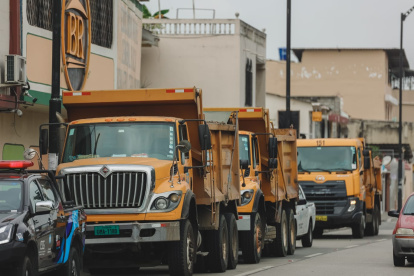 Acción. Estas volquetas y agentes se mantendrán durante el fin de semana.