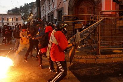 Violentos. No hay marcha pacífica que no sea vea coronada con lanzamiento de piedras y bombas molotov.