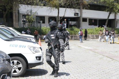 Allanamiento. Desde las primeras horas de este domingo 19 de junio, Policía y Fiscalía revisaron los espacios de la Casa de la Cultura.