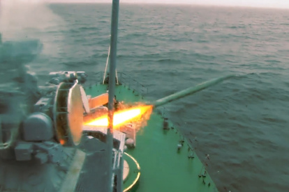 Lanzamiento de un misil desde un buque de guerra de la Marina rusa