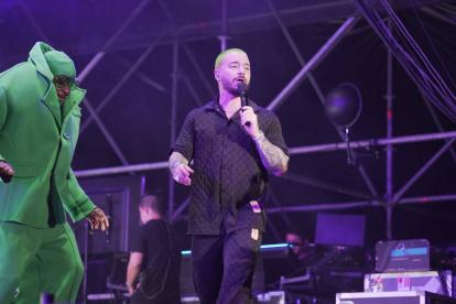 El colombiano apareció pasadas las 22:00 en medio de juegos pirotécnicos y luces multicolores