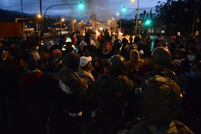 La tensión aumenta a medida que los manifestantes indígenas avanzan hacia Quito por el sur