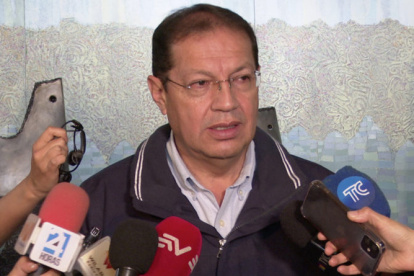 Santiago Guarderas, alcalde de Quito, pide las medidas cautelares hasta que se dé la mediación anunciada por el presidente de la Asamblea Nacional.
