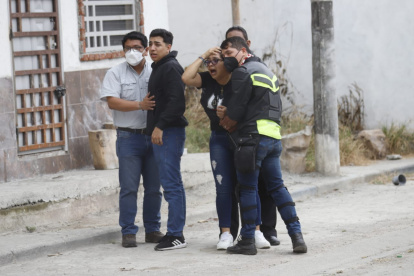El cadáver quedó tendido junto a una camioneta que, de acuerdo a los vecinos, no era de su pertenencia, pero su motocicleta estaba a pocos metros.