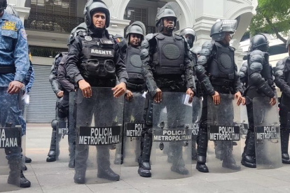 Instalaciones. El edificio municipal se encuentra resguardado por agentes metropolitanos.