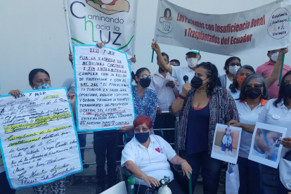 Los gremios de pacientes han realizado reiterados reclamos de medicinas para sus controles y tratamientos médicos en los hospitales del IESS