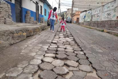 Pausa. Los adoquines de la calle Marcelina Nolivos ya fueron retirados, pero la obra no avanzó.