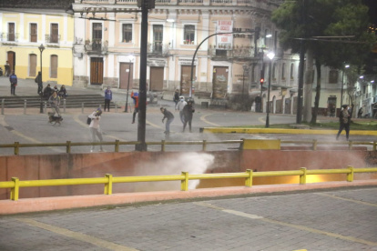 Enfrentamientos entre policías y manifestantes en el Centro Histórico.