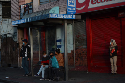Las paralizaciones continúan en diversos sectores de la ciudad, afectando no solo la transportación pública sino también a quienes tienen la opción de usar un vehículo particular.