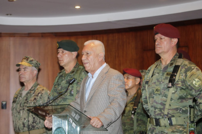 Luis Lara, ministro de Defensa, en conferencia de prensa desde las instalaciones de dicha cartera de Estado.