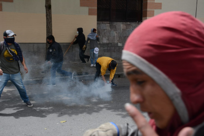 La situación en los alrededores de la Universidad Católica se torna tensa