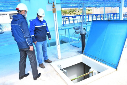 Los técnicos siguen en la limpieza de la planta de agua en Tilulum en Ambato