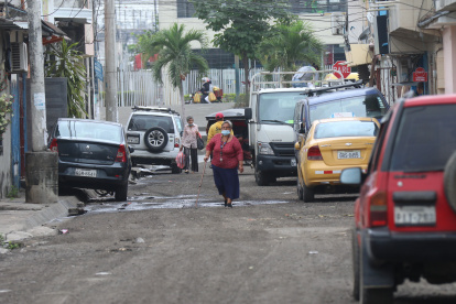 Hace dos años, el Municipio prometió regenerar las calles de Las Orquídeas, sin embargo, estas lucen igual que hace tres décadas.