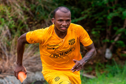 Darío Aimar, que no está en los planes de Barcelona, podría llegar a Emelec.