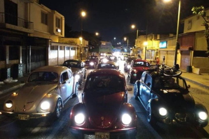 Festivo. En ocasiones se realizan caravanas por las noches.