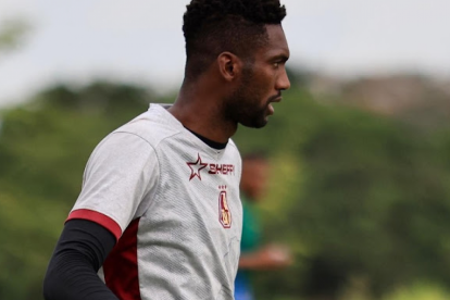 El golero Alexander Domínguez fue titular en la derrota (3-1) que el Deportes Tolima sufrió ante el Atlético Nacional, en la final de la liga colombiana.