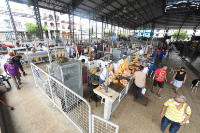 Escenario. Desde el miércoles, los mercados de Guayaquil ya atienden.