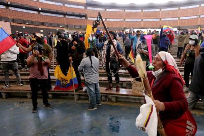 Apoyo. Indígenas ingresaron a la Casa de la Cultura sin la resistencia de la Policía.