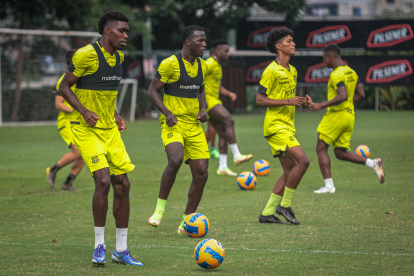 Barcelona sigue con sus prácticas, pero no jugará este domingo frente a El Nacional.