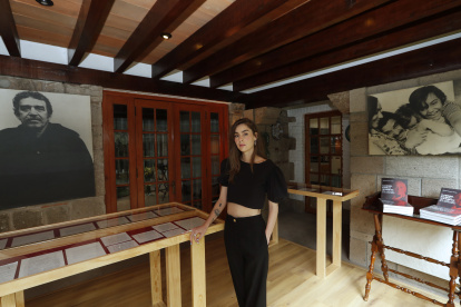 Exhibición. La nieta y directora de la Casa de la Literatura Gabriel García Márquez, Emilia García Elizondo.