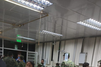 Afectación. Los militares fueron heridos cuando trataron de evitar un bloqueo.