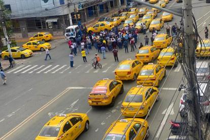 El pasado 22, los taxistas bloquearon la avenida 9 de Octubre.