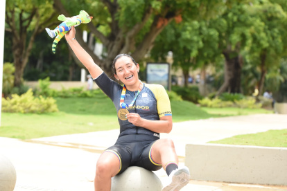 Aun con la medalla de oro en la mano la ciclista dijo no creérselo. Con 42:59 ya es la mejor de toda la región.