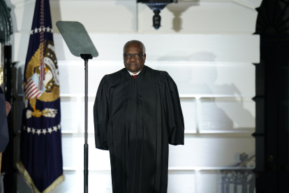 El juez conservador del Tribunal Supremo de EE.UU.Clarence Thomas, en una fotografía de archivo. EFE/Chris Kleponis