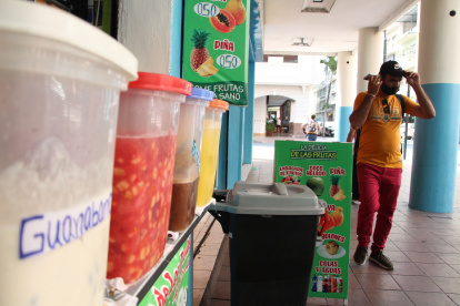 Fruterías. El regreso del teletrabajo hizo que el local de Félix León se quede sin vender desayunos con jugos.