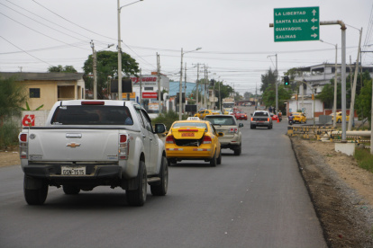 1. Fluidez. Con la nueva carpeta asfáltica, los conductores transitan con mayor rapidez, por lo que habitantes del sector piden se respeten las señales de  tránsito.