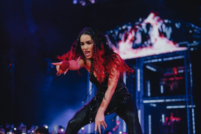 Pegada totalmente a un sonido popero, Lali no dejó pasar la oportunidad de refrescar el concierto y hacer bailar al público.