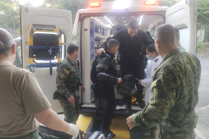 Los agentes heridos fueron llevados a casas de salud