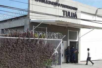 Algunos presos prendieron Luego a colchones y luego no se pudo controlar el problema. / El Páis