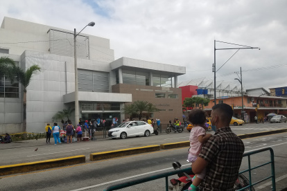 Según el usuario José Severino, en el hospital Francisco Icaza Bustamante le dijeron que no había reactivos para un examen de sangre de su niña.