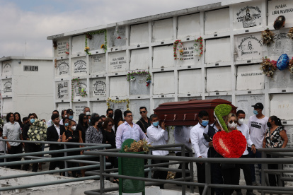 Durante el funeral de Miguel Cedeño.